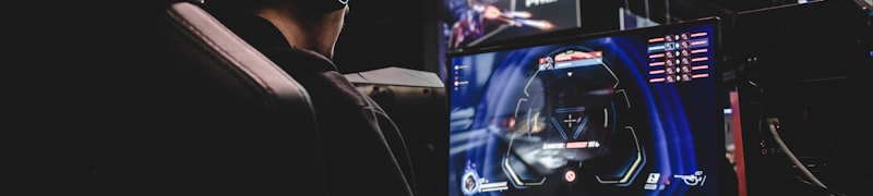 Team Phoenix战队选手在比赛中激烈操作的现场特写